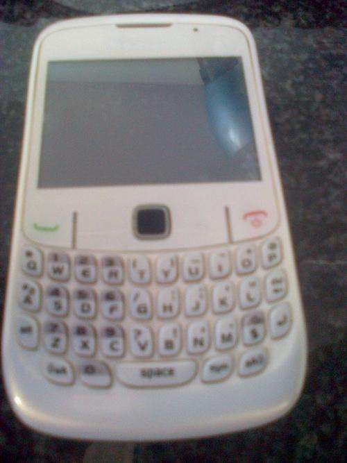 BLACKERRY 8520 (WHITE)