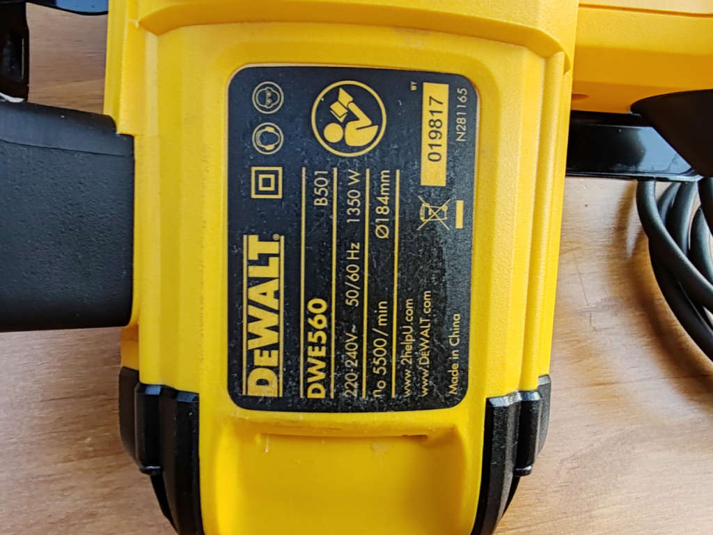 DEWALT DWE560 Circular saw