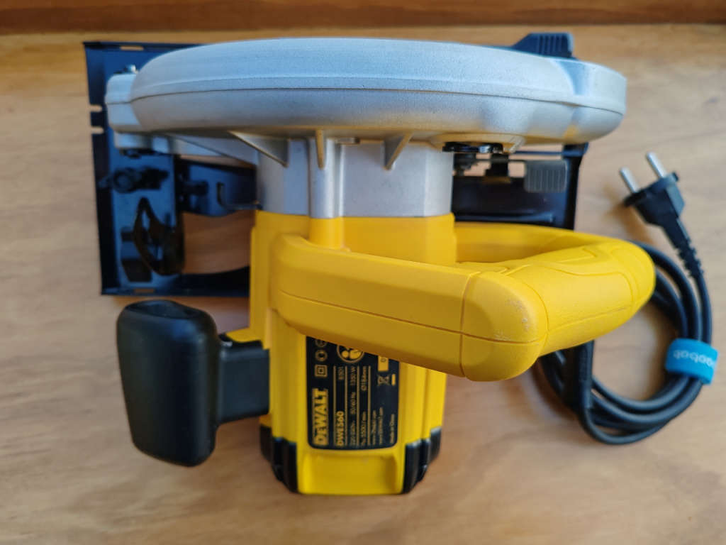 DEWALT DWE560 Circular saw