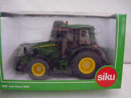 John Deere 5820 Tractor , Siku , 1.32 Scale , Mint in Box