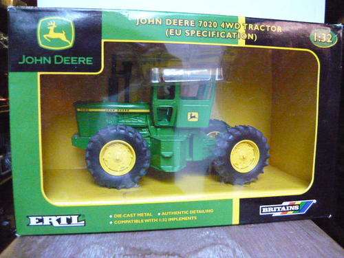 John Deere 7020 4WD Tractor , ERTL , 1/32 Scale , Mint in Box