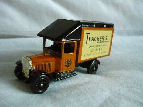 Morris Parcels Van "Teachers Whisky", Days Gone, LLedo, 1/76 Scale