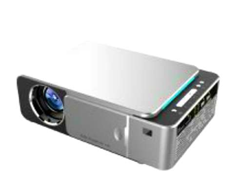 ***MAD DEALS***T6 2600 LUMENS LED PROJECTOR(1280x720P)**AS NEW**IN BOX***RETAIL DEMO ITEM***