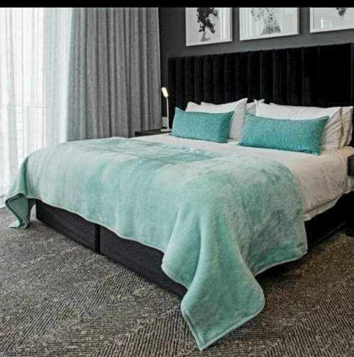 ***MAD WINTER DEALS***ARANDA BELFOIRE HOTEL PLAIN EGSHELL BLANKET***(200X230)***NEW***