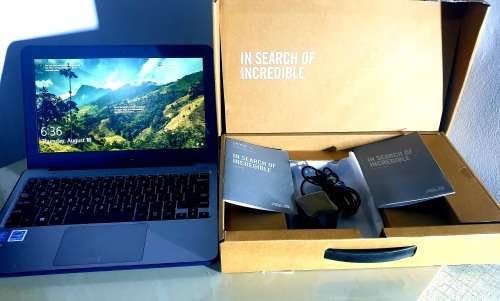 ***MAD DEALS***ASUS VIVOBOOK W202 CELERON 4GB 64GB eMMC 11.6` **IN BOX**DEMO ITEM**DARK BLUE