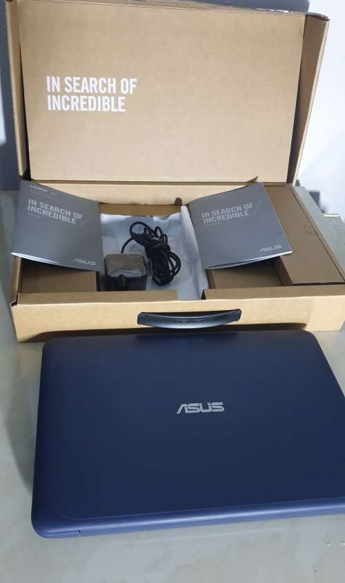 ***MAD DEALS***ASUS VIVOBOOK W202 CELERON 4GB 64GB eMMC 11.6` **IN BOX**DEMO ITEM**DARK BLUE