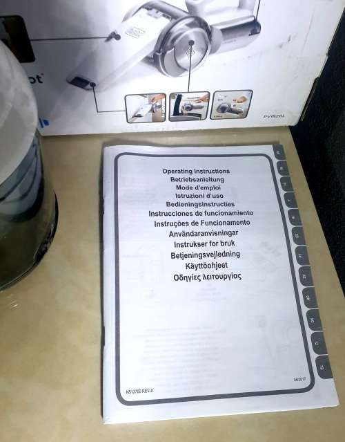 ***BLACK + DECKER DUSTBUSTER POWERFULL PIVOT 18V HAND VACUUM***AS NEW***