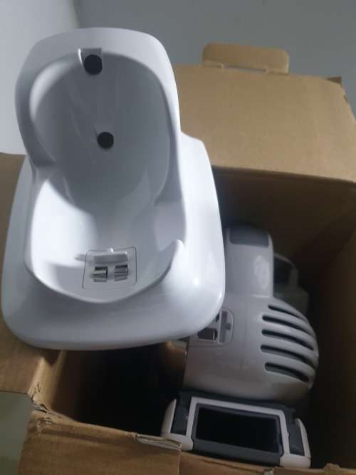 ***BLACK + DECKER DUSTBUSTER POWERFULL PIVOT 18V HAND VACUUM***AS NEW***