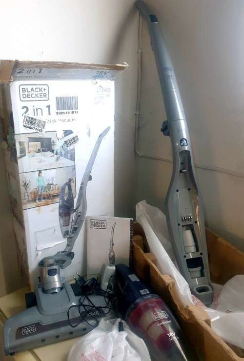 ***BLACK & DECKER 18V 2-IN-1 CORDLESS VACUUM STICK***ALL  ACCESORIES INC**RET DEMO**SLIGHTLY USED***