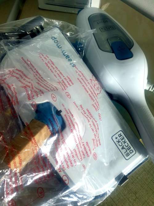 ***BLACK & DECKER 1300W 10-IN-1 STEAM MOP WITH PORTABLE STEAMER***AS NEW***NEVER***RET DEMO ITEM***