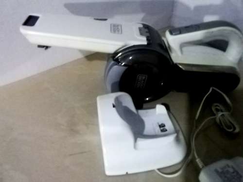 **BLACK + DECKER DUSTBUSTER POWERFULL PIVOT 18V HAND VACUUM**RET DEMO**USED**NO BOX**