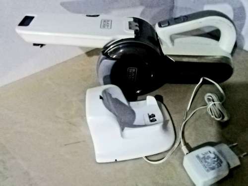 **BLACK + DECKER DUSTBUSTER POWERFULL PIVOT 18V HAND VACUUM**RET DEMO**USED**NO BOX**