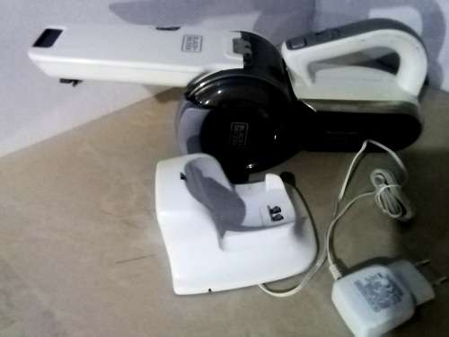 **BLACK + DECKER DUSTBUSTER POWERFULL PIVOT 18V HAND VACUUM**RET DEMO**USED**NO BOX**