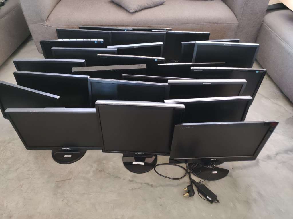 Massive Lot of PCs and Screens! 1 Bid Takes All!