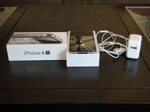 Apple Iphone 4S 32GB with latest software loaded