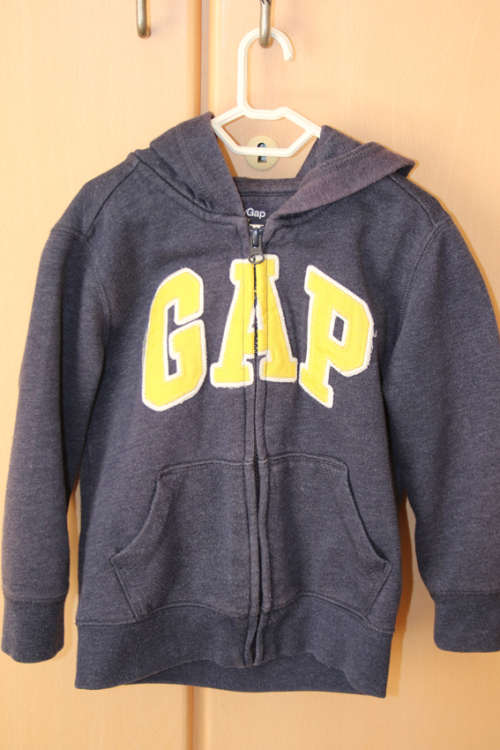 Boy's GAP sweater (2-3 years)