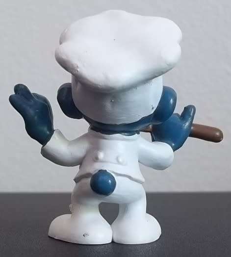 Original Vintage CHEF SMURF !! WEST GERMANY Peyo  1979 !! FANTASTIC!!  Smurfs! Medium Brown Spoon !!