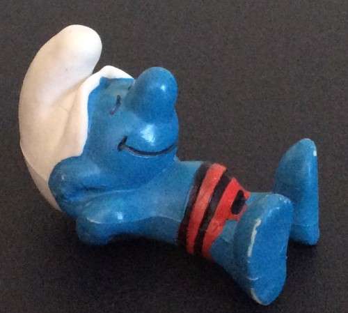 Original Vintage SUNBATHER SMURF !! Rare RED + BLACK TRUNKS VARIANT !! 1970 West Germany ! Smurfs!
