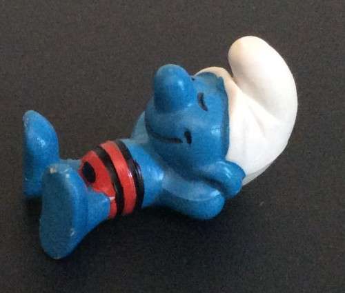Original Vintage SUNBATHER SMURF !! Rare RED + BLACK TRUNKS VARIANT !! 1970 West Germany ! Smurfs!