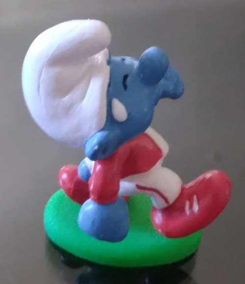 Original Vintage JOGGER SMURF ! Rare Red Clothes, Smooth Grass Variant ! 1982 W.Germany !Smurfs!