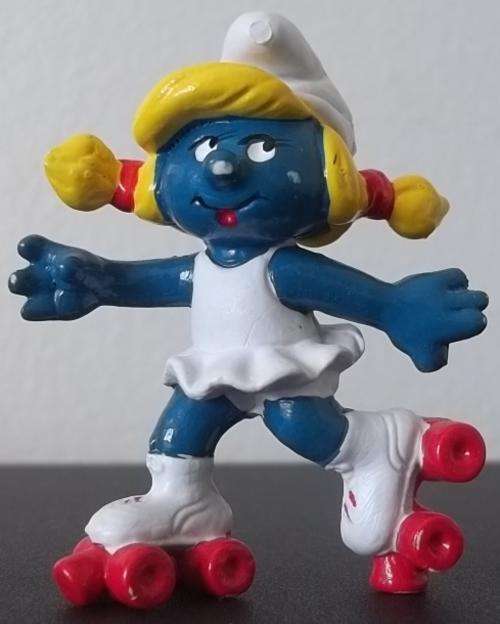 Original Vintage ROLLERSKATER SMURFETTE !  Peyo ! Smurfs! RARE!