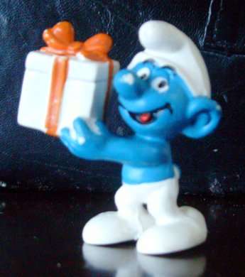 Original VintagePresent Smurf!! Peyo Hong Kong !! BULLY!! 1975 !! Smurfs! VERY RARE!!