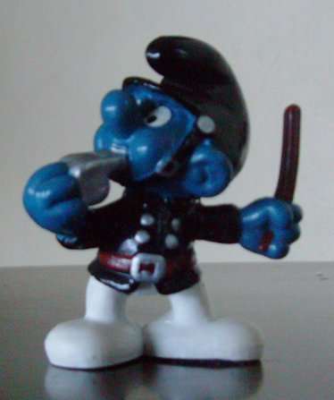 Original Vintage POLICEMAN SMURF!! Peyo Hong Kong!! 1981 !! Smurfs! RARE + HIGH IN VALUE!