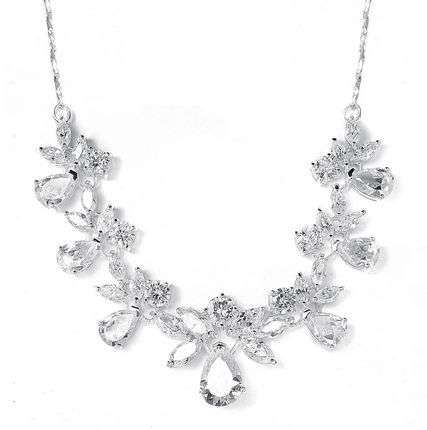 **Looking for that OUTSTANDING gift?**Superb 12.40 Carat Sim. Diamond Designer Necklace
