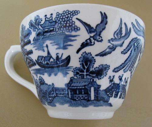 BLUE & WHITE TEACUP BROADHURST ENGLAND