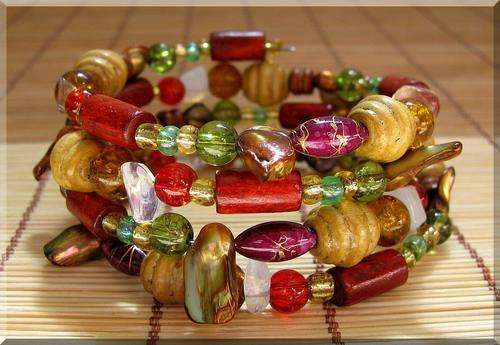 SUPERBELY HANDCRAFTED BRACELET WITH GENUINE FRESH WATER PEARLS & CRYSTALS