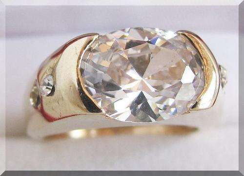 **^THE R1 STAND!!!^**SPECTACULAR CREATED DIAMONDS SET IN 18K YELLOW GOLD GP RING size 4