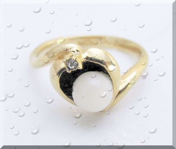 THE HEART OF PEARL... 18K GP GOLD RING SIZE 4