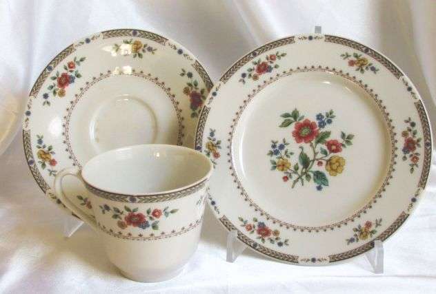 ROYAL DOULTON:  Lovely 'Kingswood' Trio- Take a look!