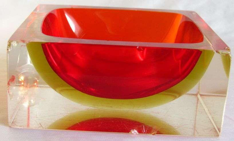 RED GLASS ART DECO ASH TRAY