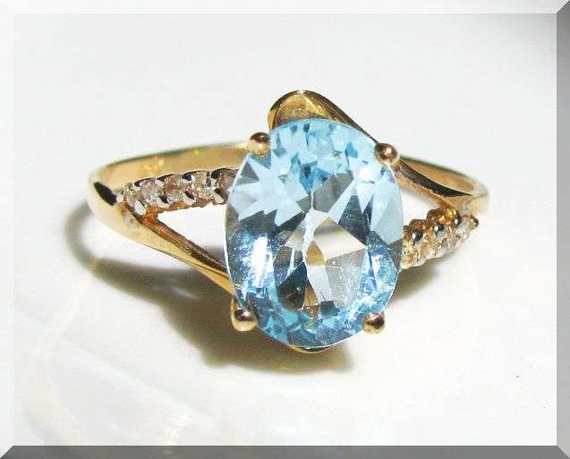 BEAUTIFUL BLUE TOPAZ  .....NATURAL  GEMS  SET IN 10k SOLID GOLD