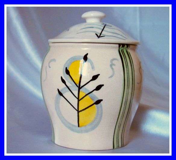 SANDLAND WARE:  Lovely 'Caroline' Pot and Lid