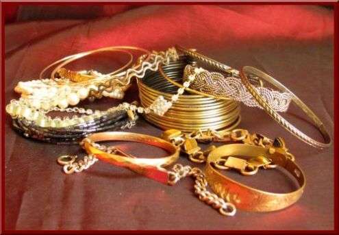 Lovely!! Lot of Beautiful Vintage Bangles & Bracelets