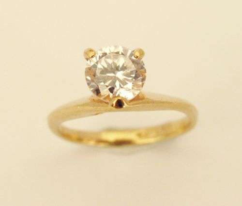 So pretty!!18K Gold Plated Ring with Elegant Solitaire cz diamond, Size 4!