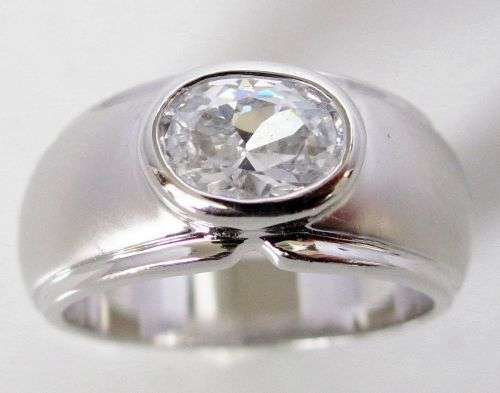 CONTEMPORARY DEEP SET SOLITAIRE SET IN 18K GP GOLD, Size 4!