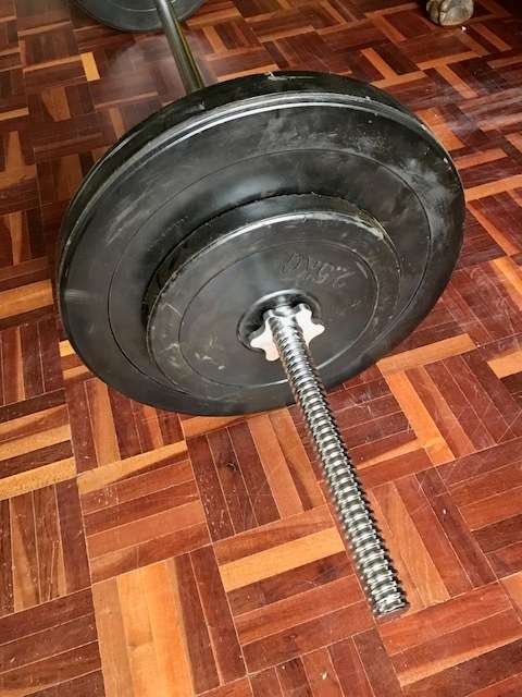 Set of weights with bar and dumbells