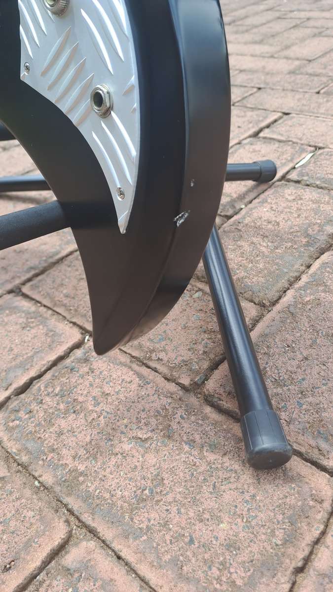 Electric Guitar + Bag + Stand + whammy bar