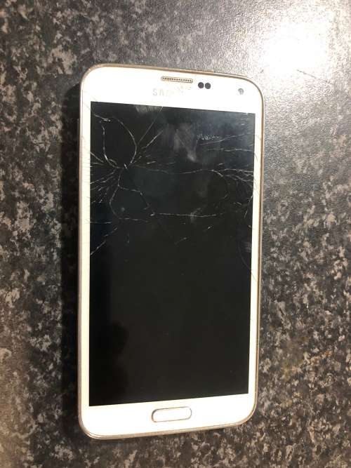 Samsung Galaxy S5 - 16GB *Cracked Glass*, Still touches