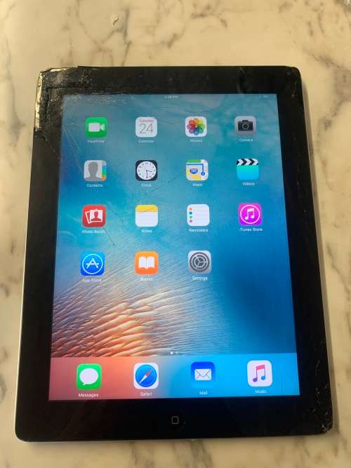 iPad 3 16GB +3G *Class Cracked*