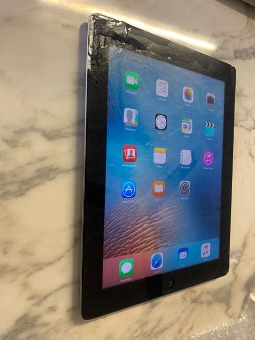 iPad 3 16GB +3G *Class Cracked*