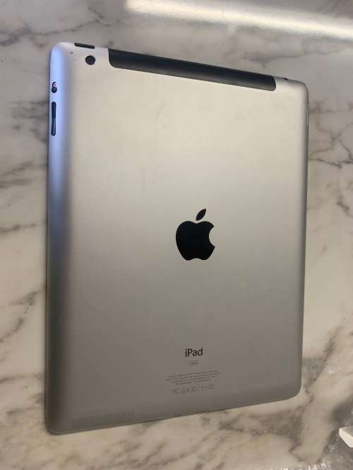 iPad 3 16GB +3G *Class Cracked*