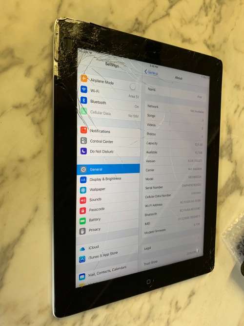 iPad 3 16GB +3G *Class Cracked*