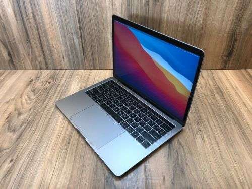 Macbook Pro 2019 / Touchbar / i5 / 8GB Ram / 256GB SSD