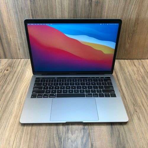 Macbook Pro 2019 / Touchbar / i5 / 8GB Ram / 256GB SSD