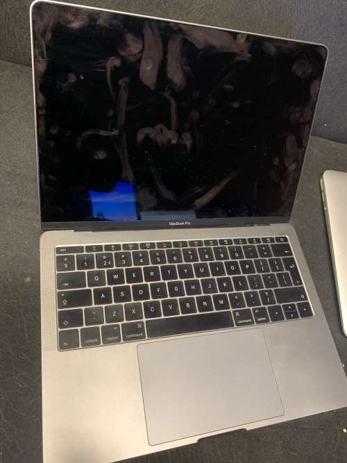 MacBook Pro 2017, i5, No SSD, 8GB RAM 4/4