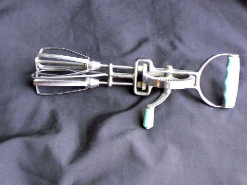 Vintage MAYNARD Egg Beater / Maynard Hand Klitser